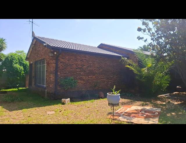 3 BEDROOM HOUSE FOR SALE IN VANDERBIJLPARK SW 2